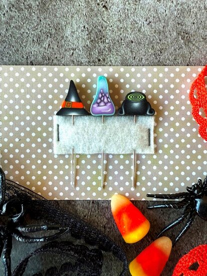 WITCHY PIN SET
