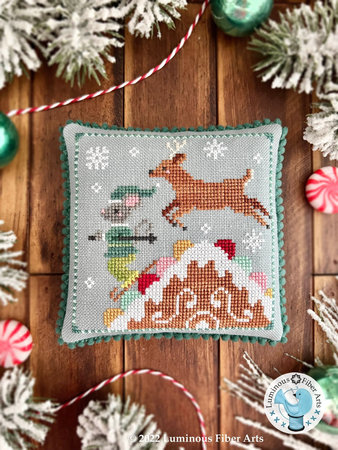 Mousecapades  on the Housetop - Luminous Fiber Arts