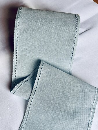  17 cm Ice blue with ajour edge